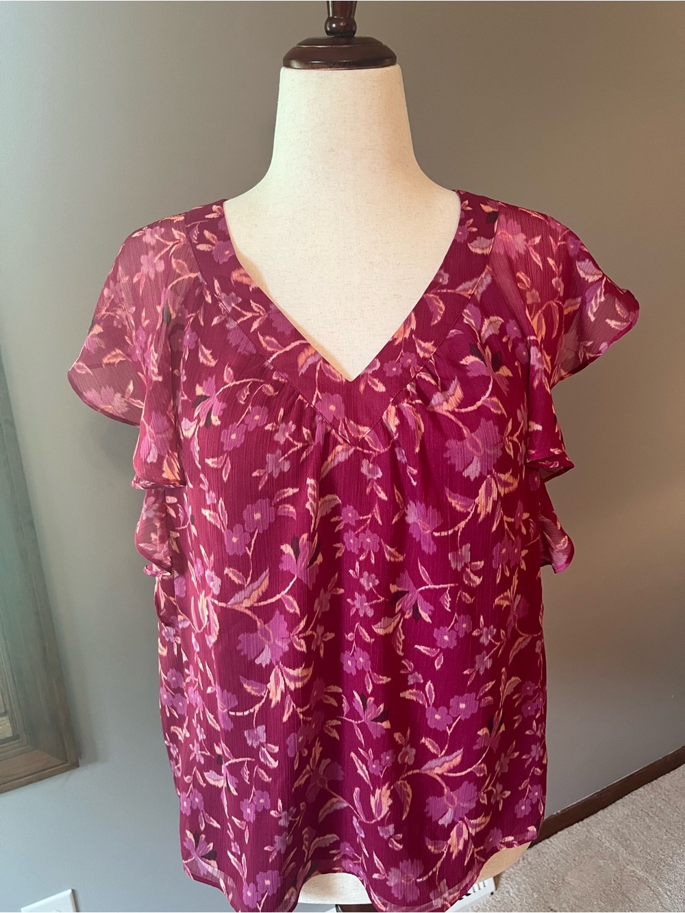 Mary Flutter Sleeve Blouse in Dark Pink Floral